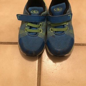 Little boys shoes size 9c